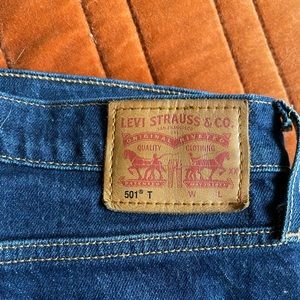 Levi’s 32” 501 T Like New
